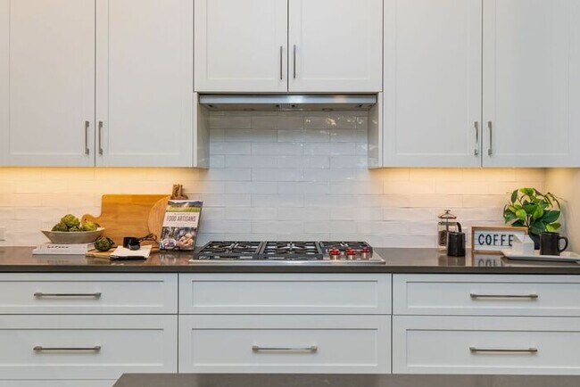 Building Photo - Welcome To The Sophia - Your Perfect Retreat in Historic Druid Hills!