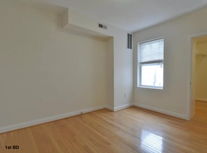 Building Photo - 733 Otis Pl NW