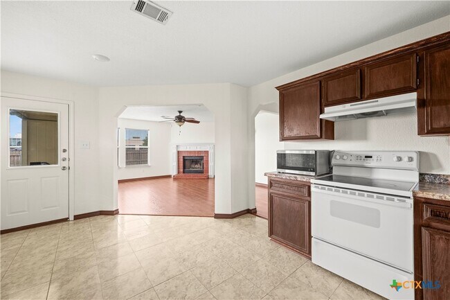 Building Photo - 1706 Bristol Dr