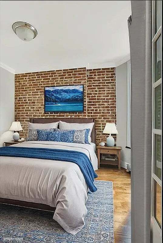 Building Photo - 722 10th Ave