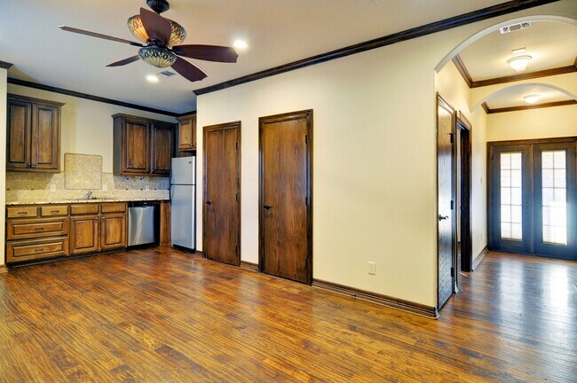 Building Photo - 3407 Penticost St