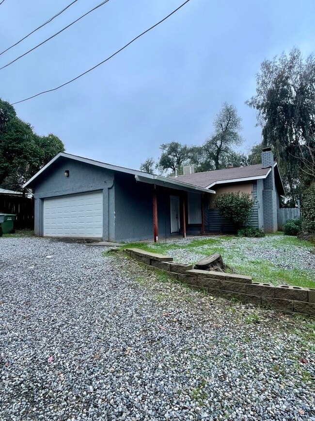 Building Photo - 3 BED 2 BATH HOUSE IN THE ENTERPRISE SCHOOL DISTRICT