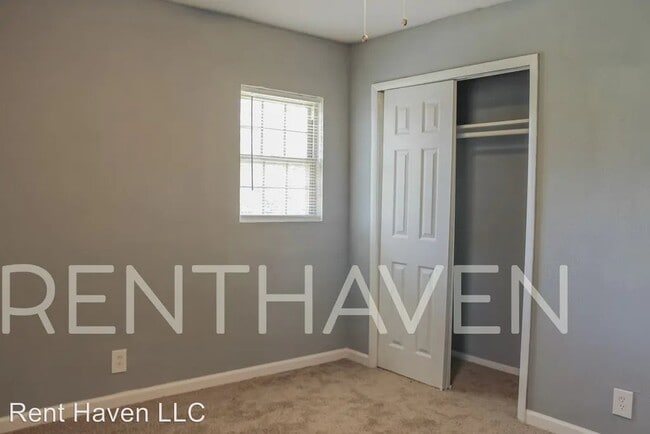 Building Photo - 1212 Eastview Ave