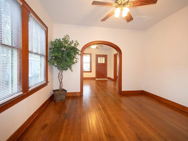 Building Photo - 5111 Ave Q 1/2