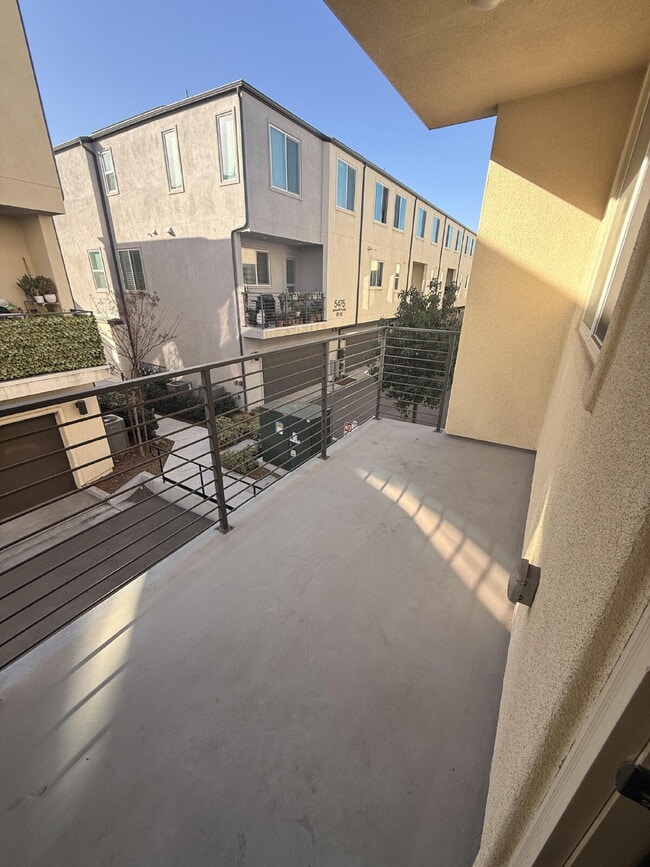 Building Photo - $4,100 - 4 Bed / 3.5 Bath Townhome in La Brisa Community of San Ysidro