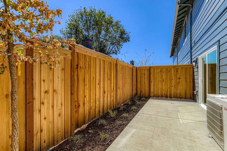 Building Photo - 4475 SE 28th Pl