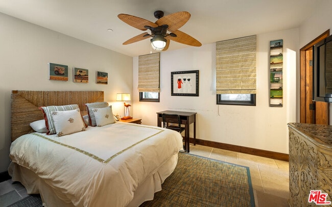 Building Photo - 964 Palisades Beach Rd