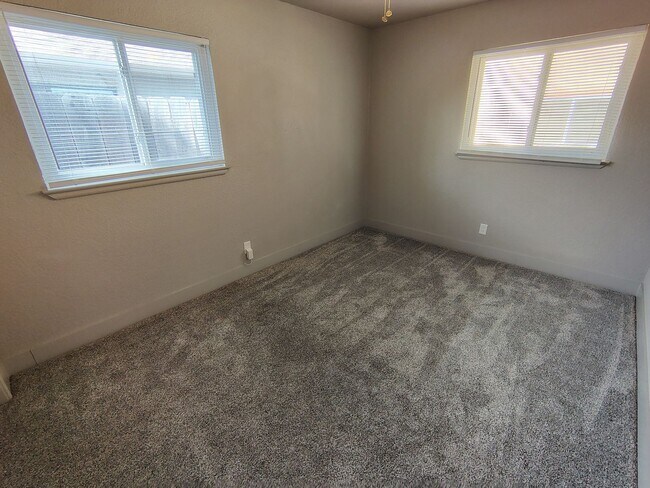 Building Photo - 1806 Enslen Ave