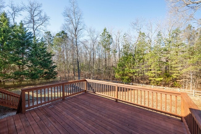 Building Photo - Bright and Spacious 3 Bedroom Home in Chesterfield ***Available Early March***