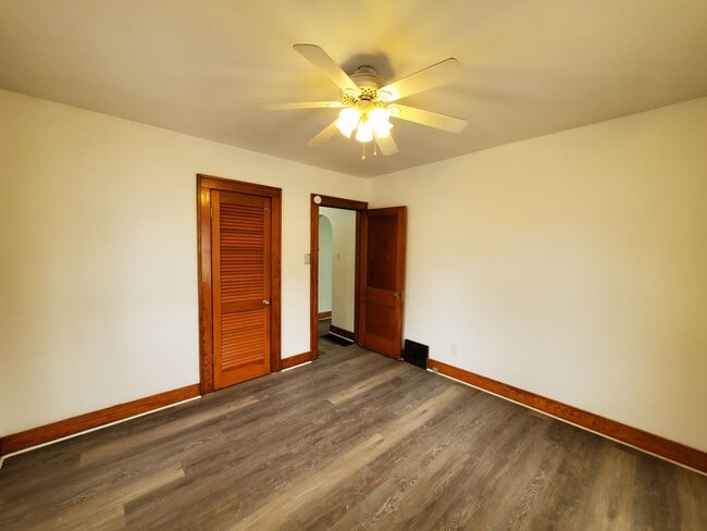 Building Photo - FOR RENT- Large Home with Fenced in Yard n...