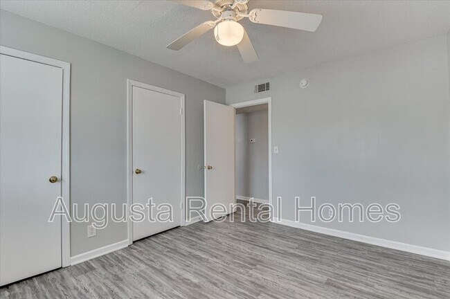 Building Photo - 520 E Buena Vista Ave