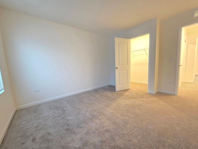 Building Photo - 5915 Hawkweed Dr