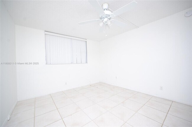 Building Photo - 404 NW 68th Ave