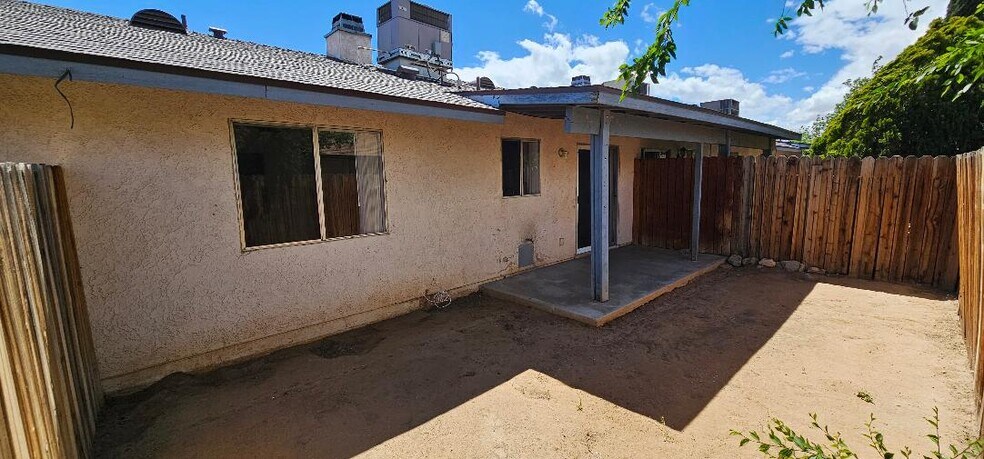 Building Photo - 20120 Serrano Rd