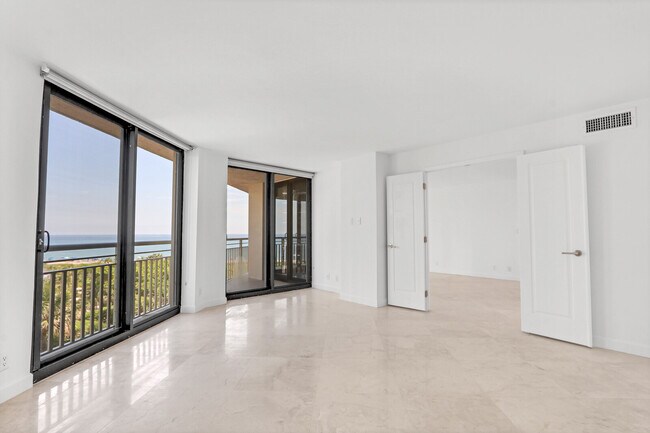 Building Photo - 3000 N Ocean Dr