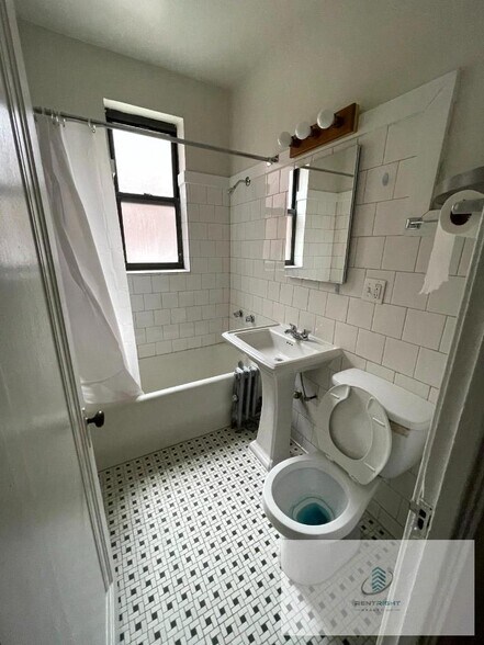 Building Photo - 4915 W Belle Plaine Ave