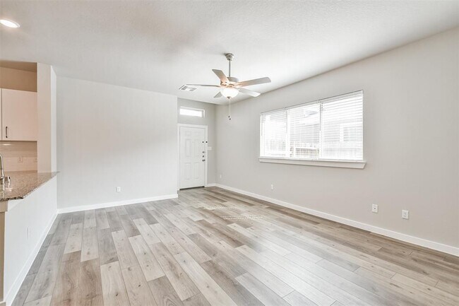 Building Photo - 25129 Pacific Wren Dr