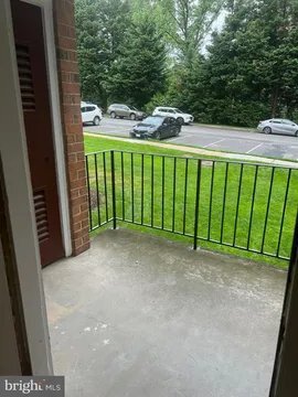 Building Photo - 3915 Lyndhurst Dr