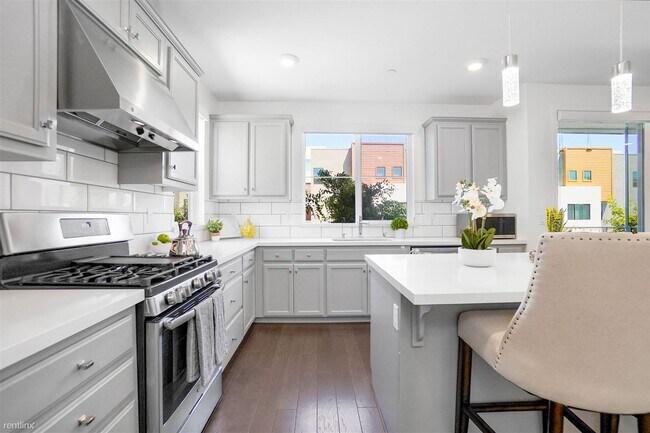 Building Photo - 3 br, 3 bath House - 5856 Cadence Avenue