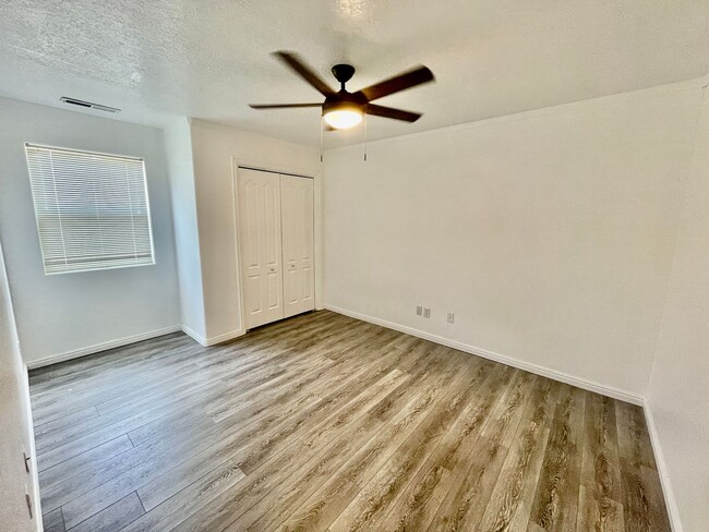 Building Photo - Pet-Friendly Four Bedroom Home in Blooming...