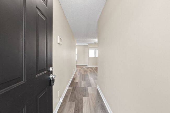 Building Photo - Spacious 3-Bedroom, 2-Bath Rental with Gar...