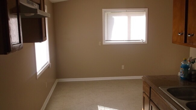 Building Photo - 673 W Raines Rd