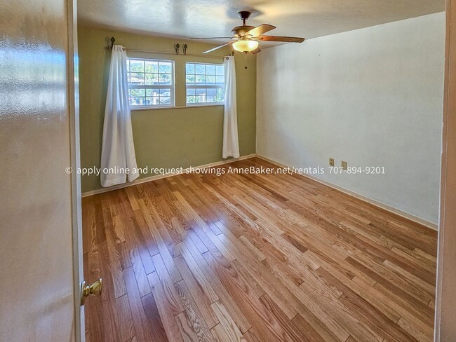 Building Photo - Exquisite Home among the Oak Trees