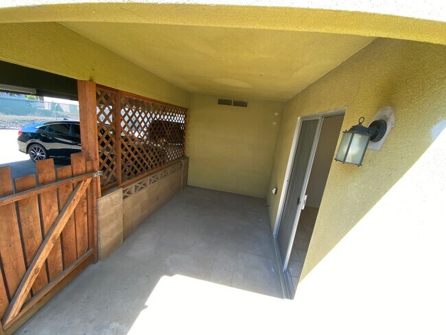 Building Photo - Very clean and Beautiful Apartment for rent in Visalia
