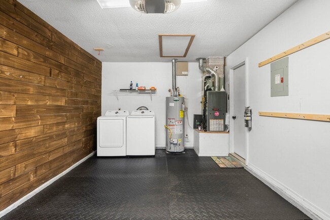 Building Photo - 3030 Blue Pine Ln