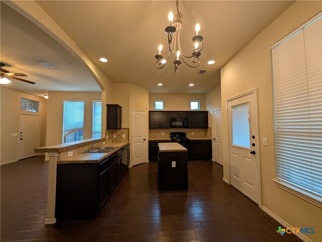 Building Photo - 669 Creekside Cir