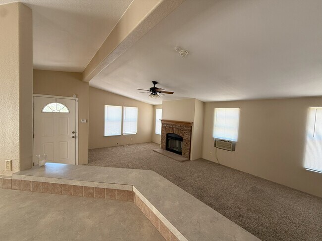 Building Photo - 1632 Sierra Vista Dr
