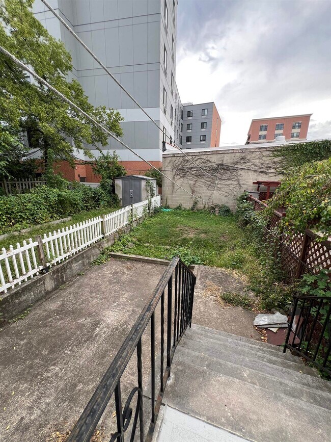 Building Photo - 19 Glenwood Ave