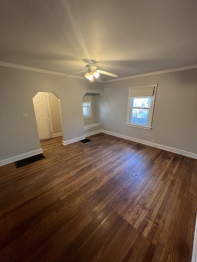 Building Photo - 1016 E Brookside Dr