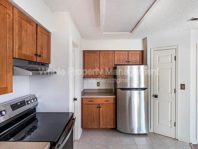 Building Photo - 886 S Reed Ct