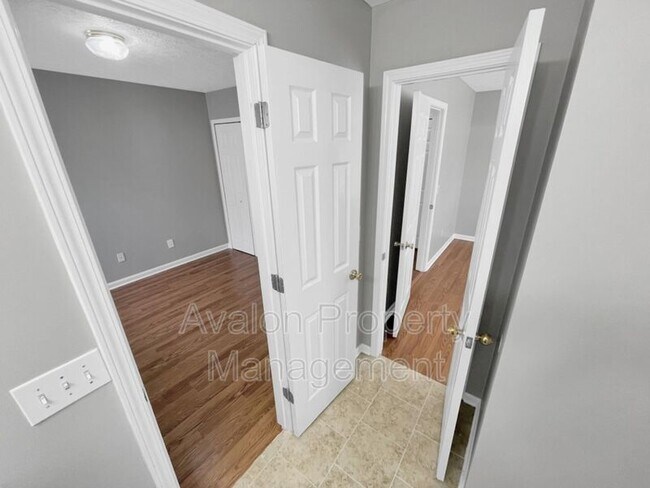 Building Photo - 1926 Leacroft Ct