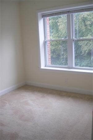 Building Photo - 152 Newton St