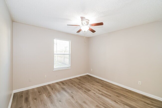 Building Photo - 1841 Quebec Ct