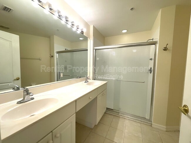 Building Photo - 12090 Summergate Cir