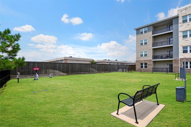 Building Photo - 6804 Westview Dr