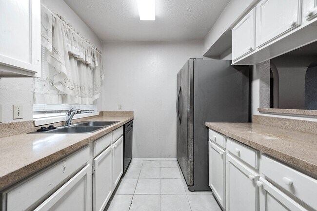 Building Photo - 17035 Seven Pines Dr