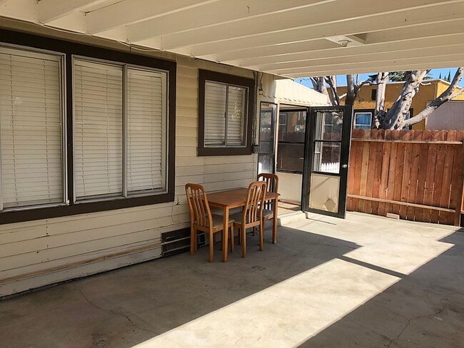 Building Photo - "Charming 3-Bed Gem with Granite & Hardwoo...