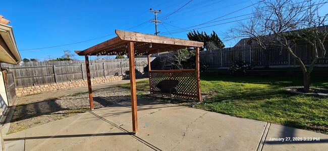 Building Photo - Orcutt Single Story Ranch Style Home with ...