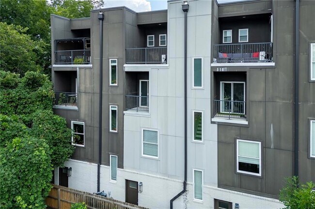 Building Photo - 456 Parkway Dr NE