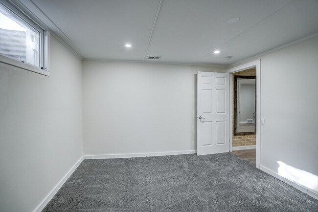 Building Photo - 4686 Capitol View Rd