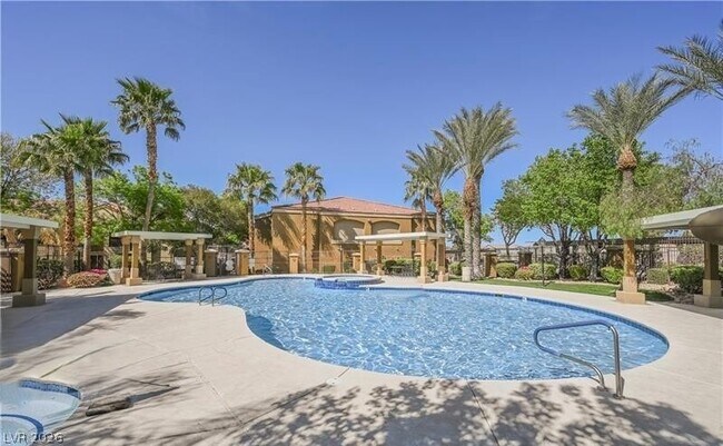 Building Photo - 950 Seven Hills Dr