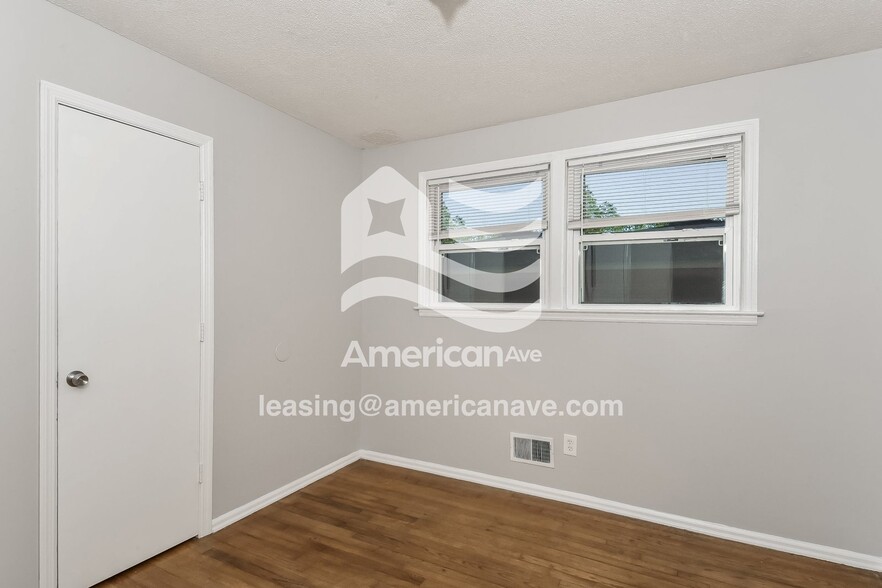 Building Photo - 4232 Shorecrest Dr