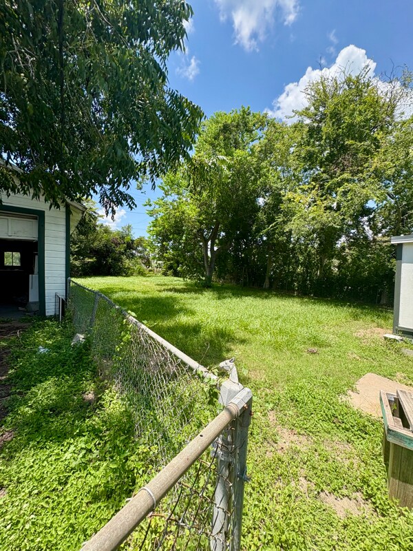 Building Photo - 1700 Avenue H