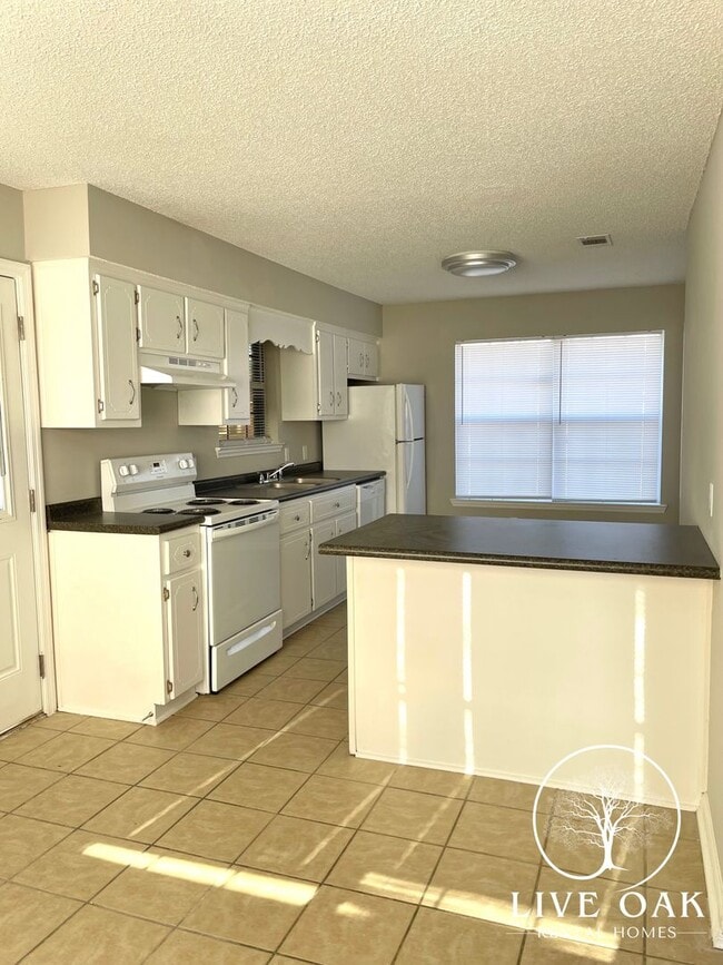 Building Photo - 619 Sabreena Cir