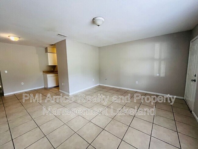 Building Photo - 1031 Crestview Ave