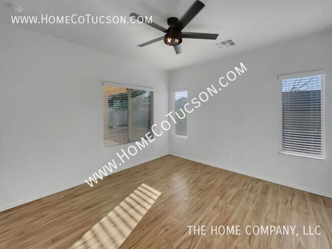 Building Photo - 34584 S Bronco Dr